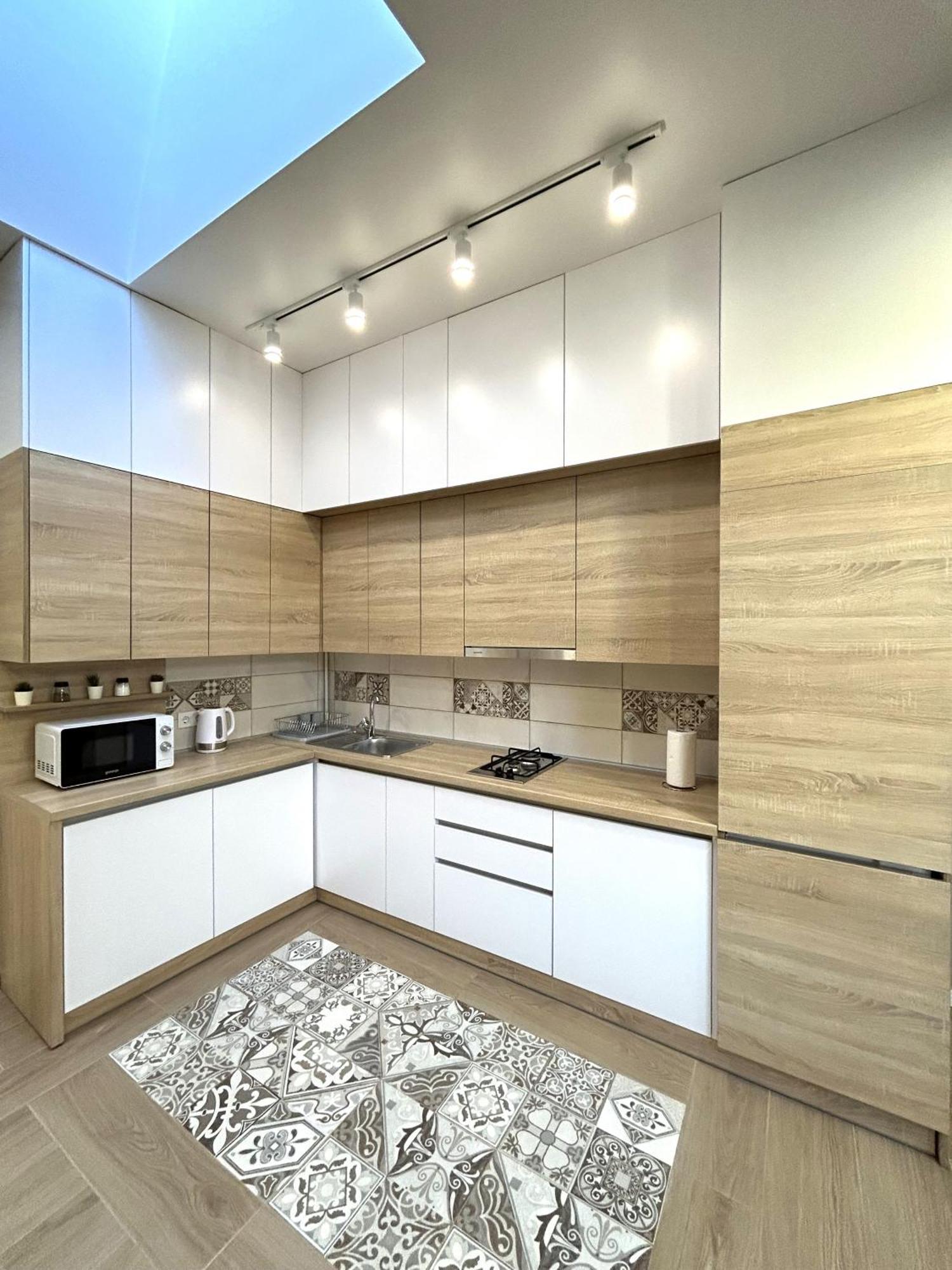 Modern Apartment In The City Center ลวีฟ ภายนอก รูปภาพ