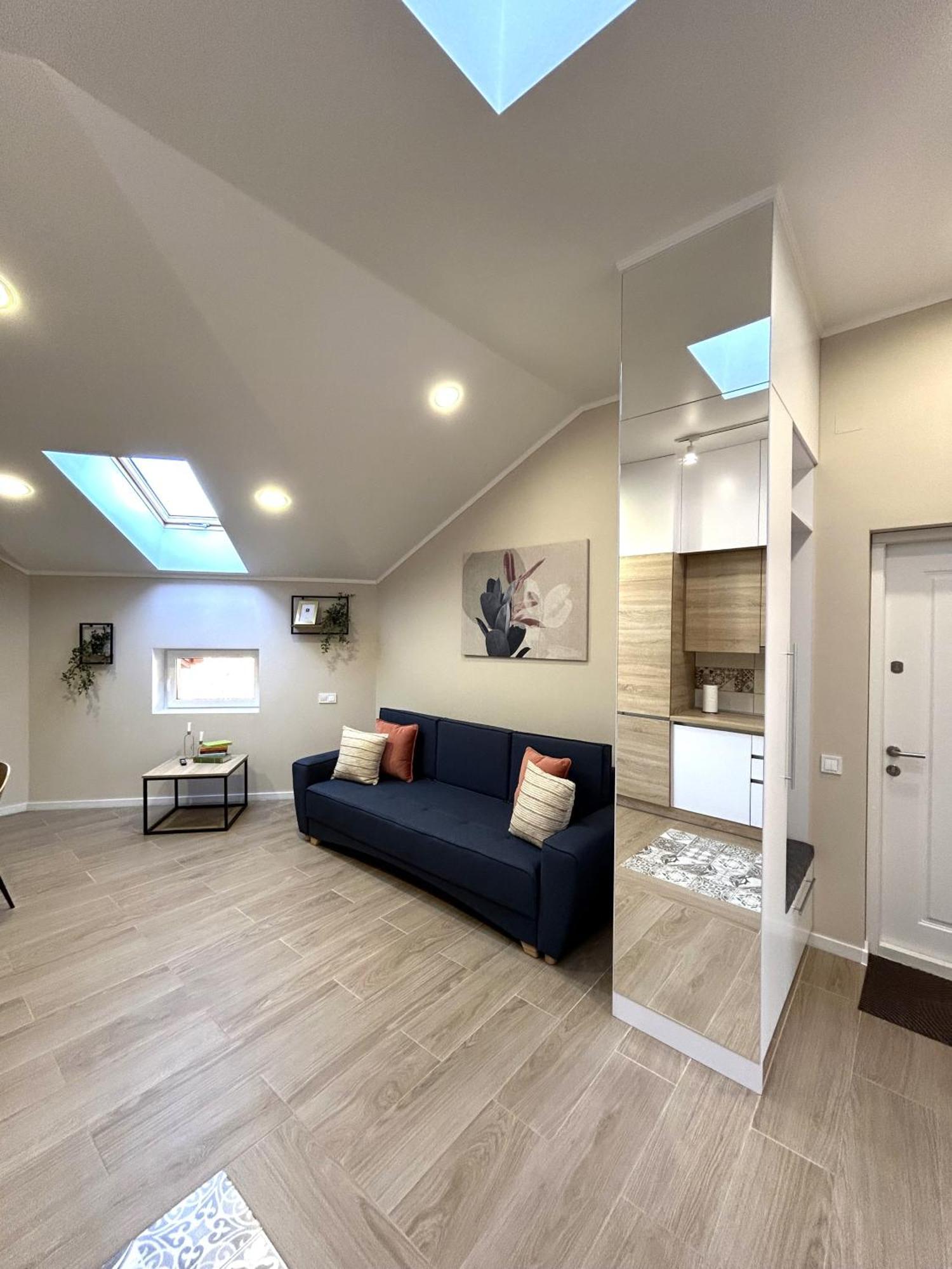 Modern Apartment In The City Center ลวีฟ ภายนอก รูปภาพ
