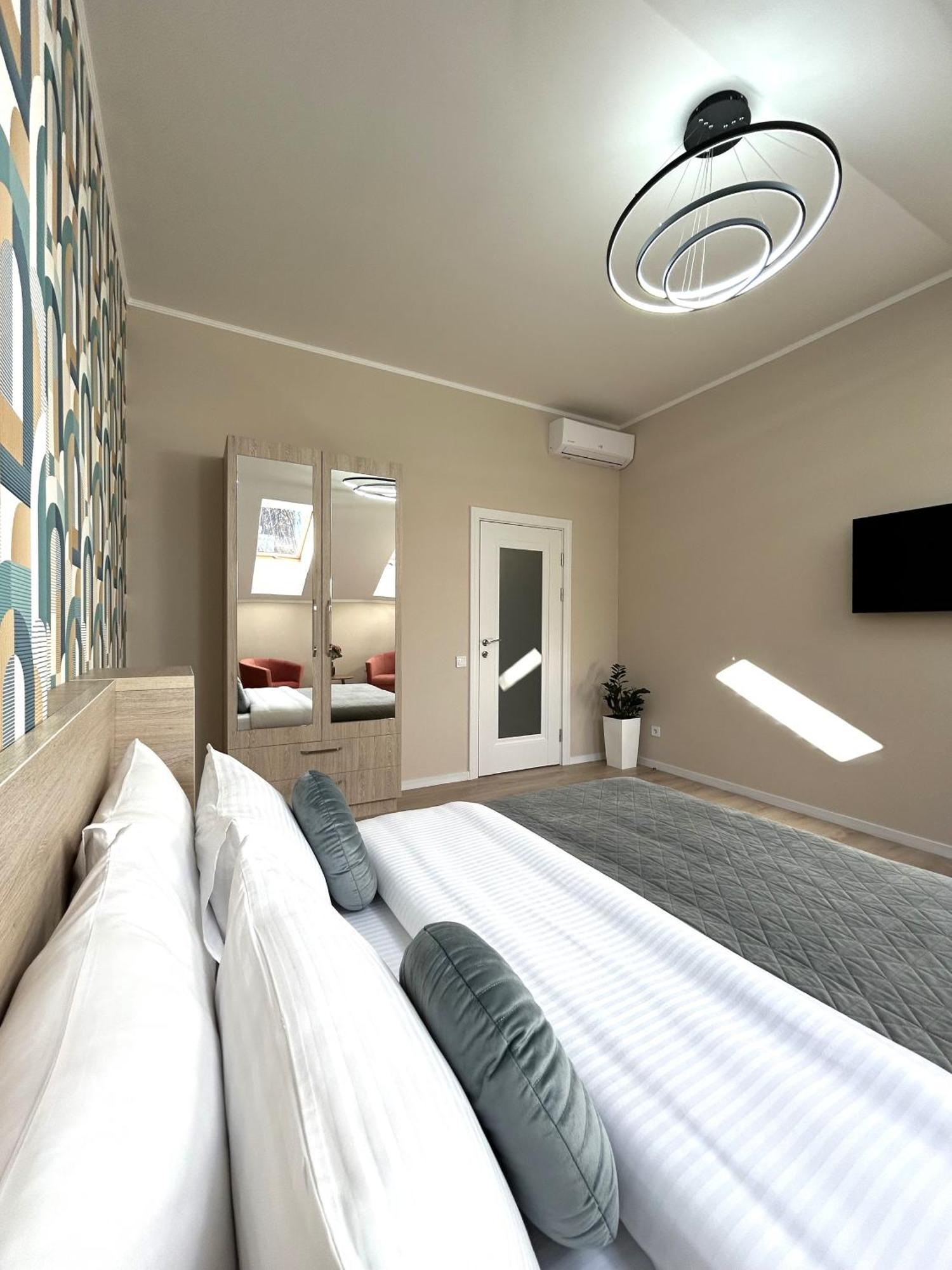 Modern Apartment In The City Center ลวีฟ ภายนอก รูปภาพ