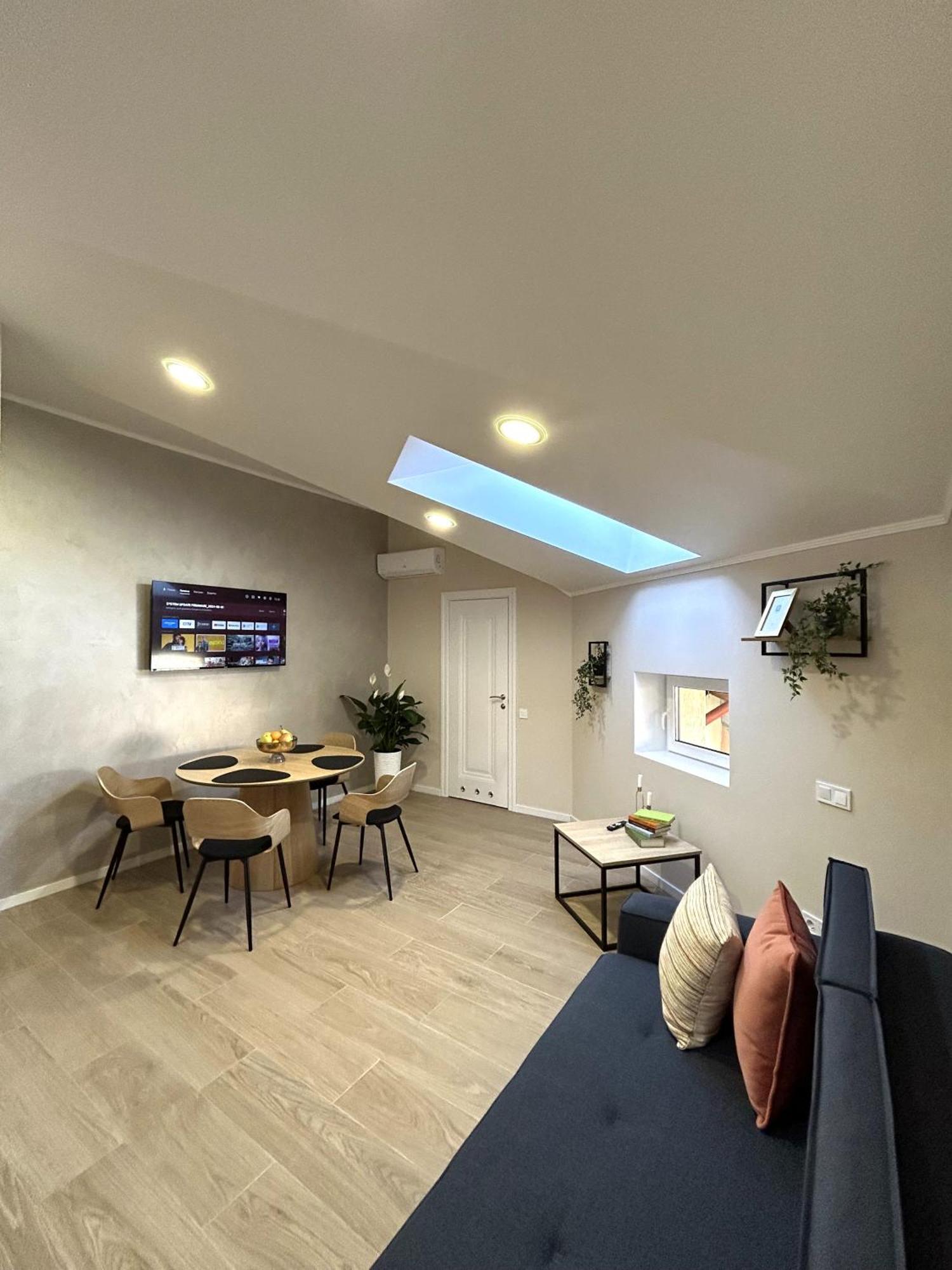 Modern Apartment In The City Center ลวีฟ ภายนอก รูปภาพ
