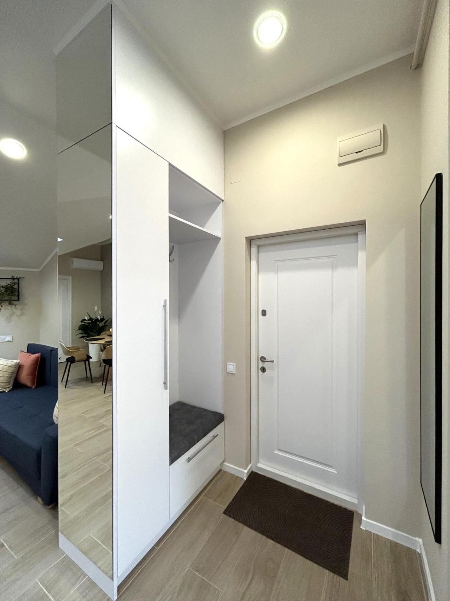 Modern Apartment In The City Center ลวีฟ ภายนอก รูปภาพ