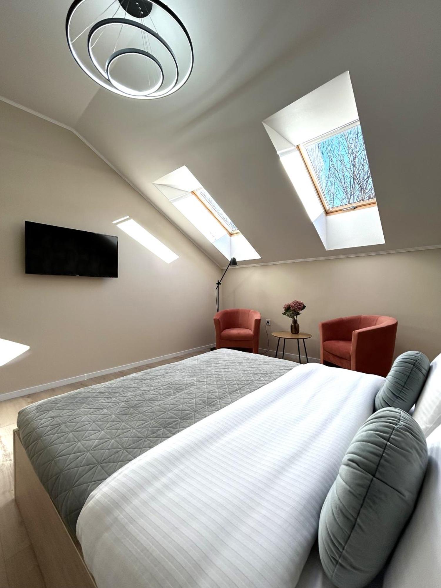 Modern Apartment In The City Center ลวีฟ ภายนอก รูปภาพ