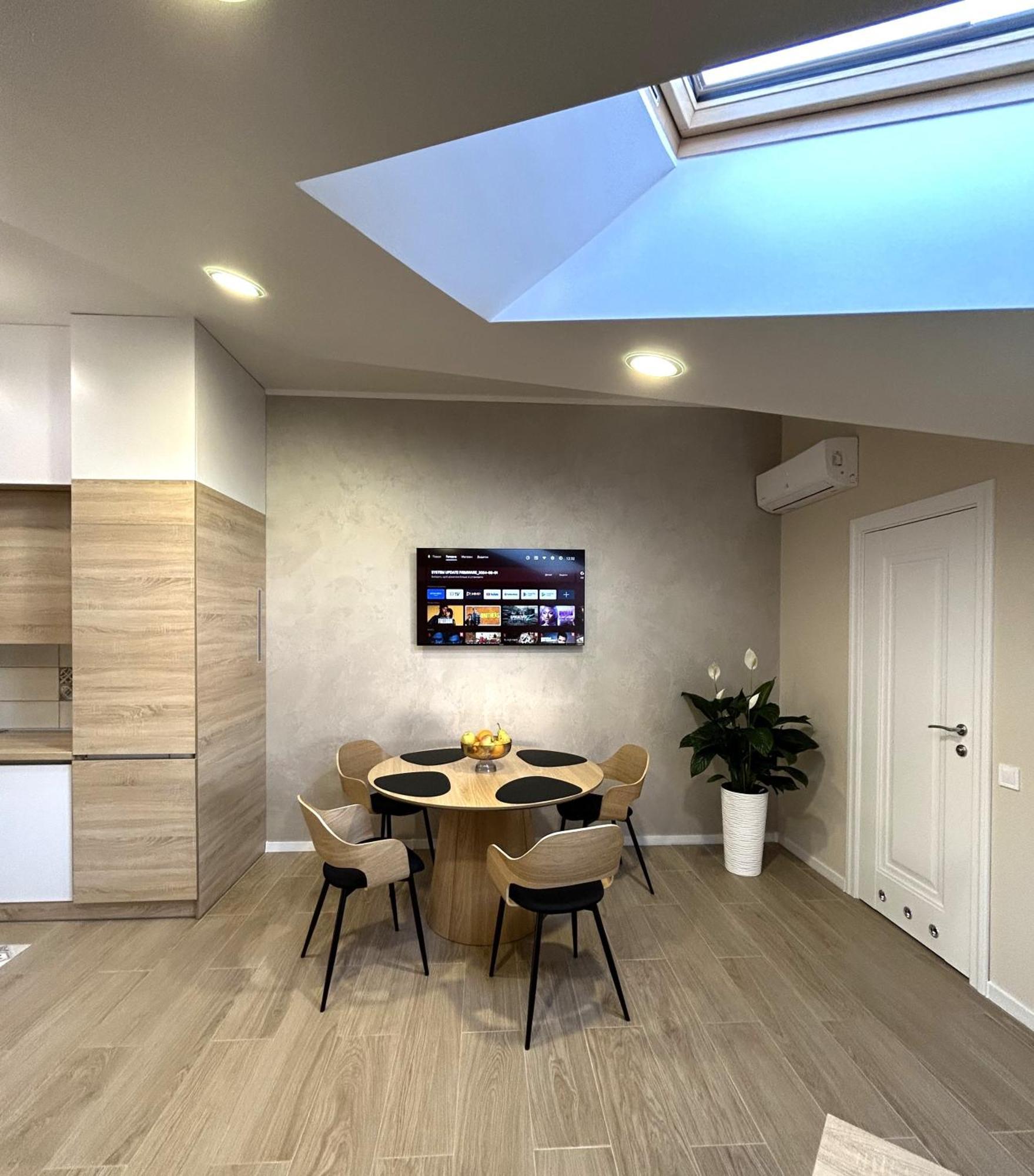 Modern Apartment In The City Center ลวีฟ ภายนอก รูปภาพ